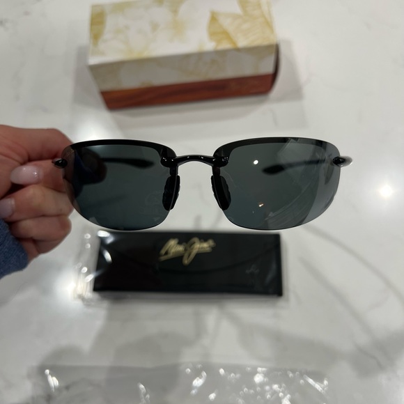Maui Jim Sunglasses - Picture 2 of 4